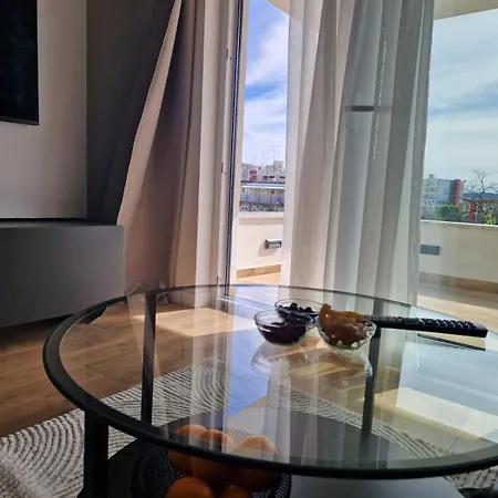 Апартаменти Moonlight And Sea Depth